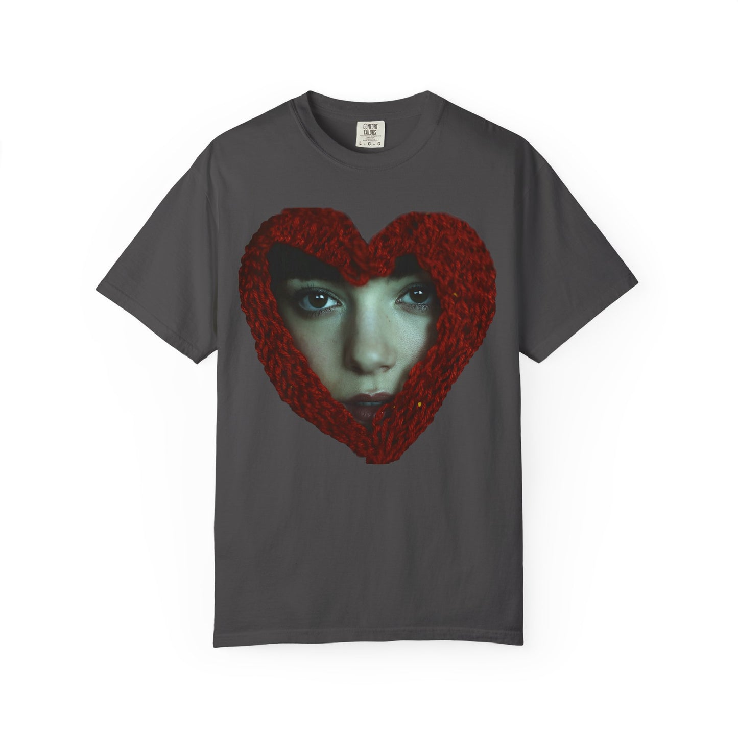 Chunky Knit Heart Scarf Portrait T-Shirt – Vintage 1717 Fit
