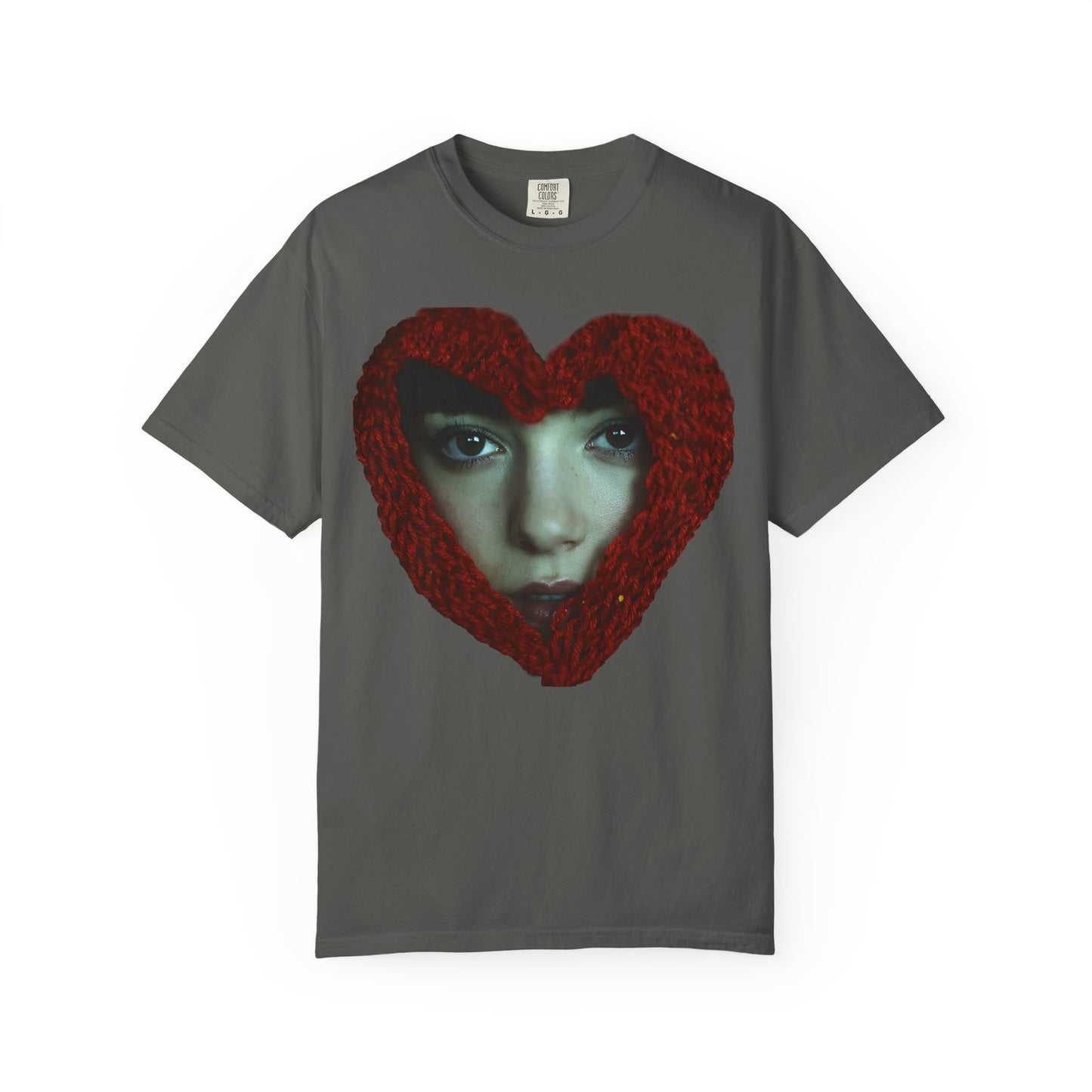 Chunky Knit Heart Scarf Portrait T-Shirt – Vintage 1717 Fit