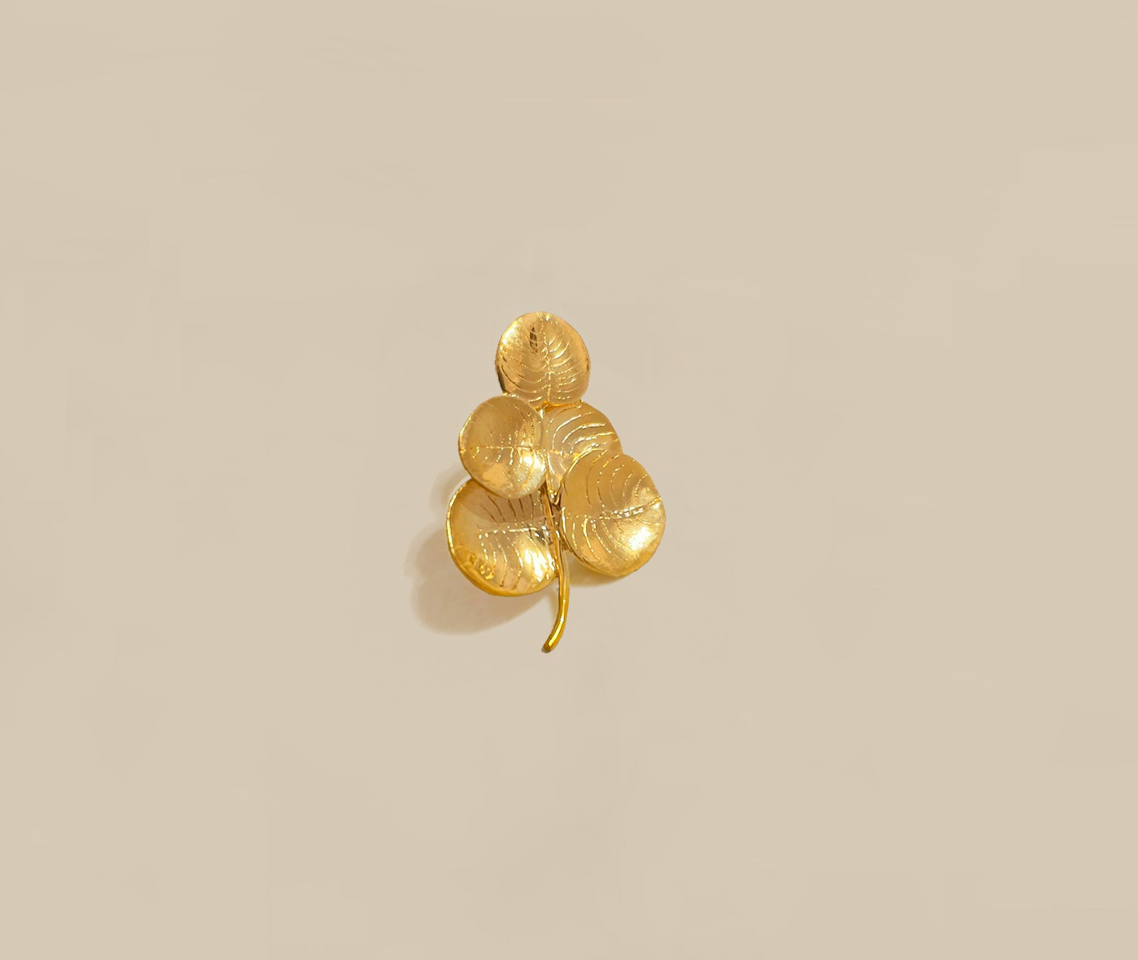 Five-petal gold earrings - detailed view of engraved veining