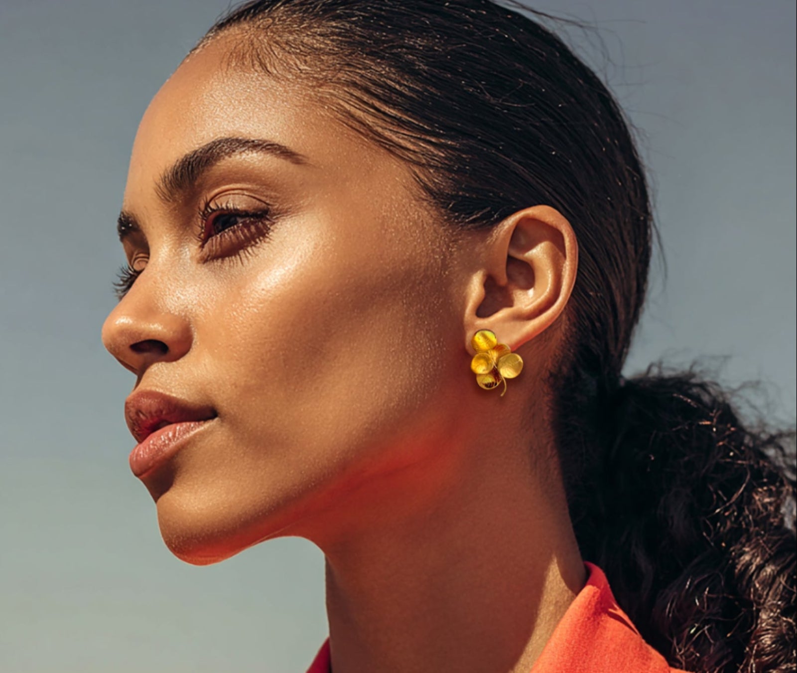 Gold botanical jewelry - polished finish and light reflection