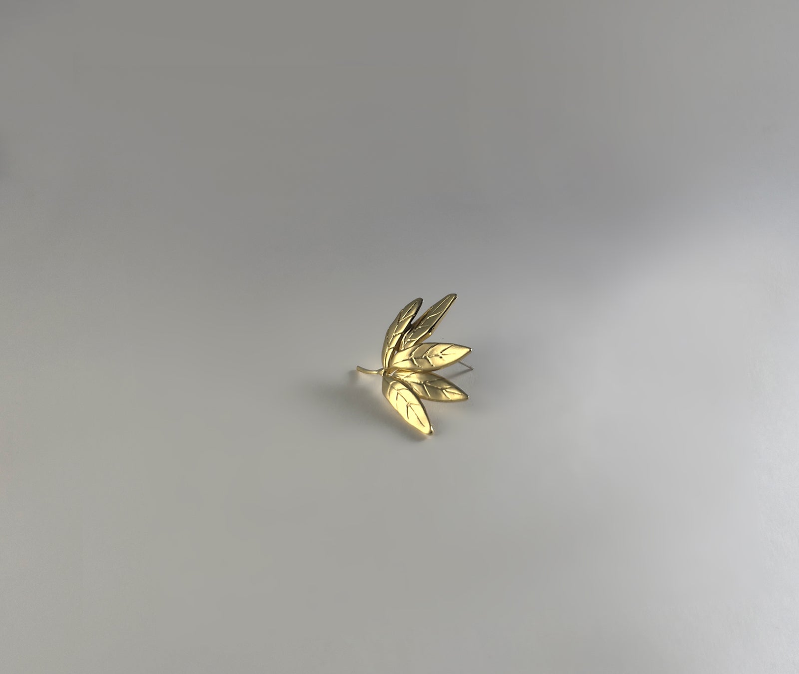 Leaf Cluster earrings in gold - detailed view of five individually sculpted leaves with natural curves | HELIGRAE 18K gold plated