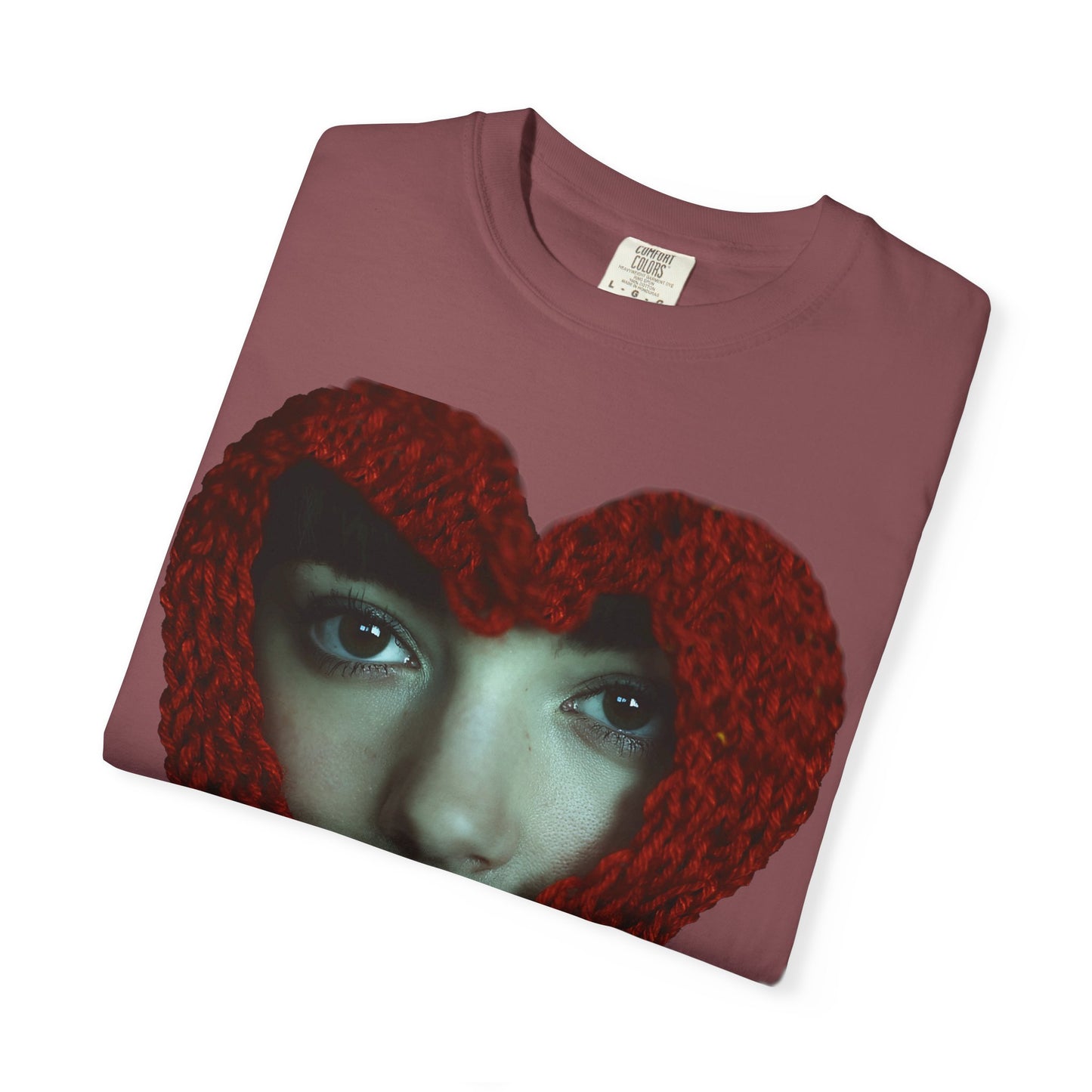 Chunky Knit Heart Scarf Portrait T-Shirt – Vintage 1717 Fit