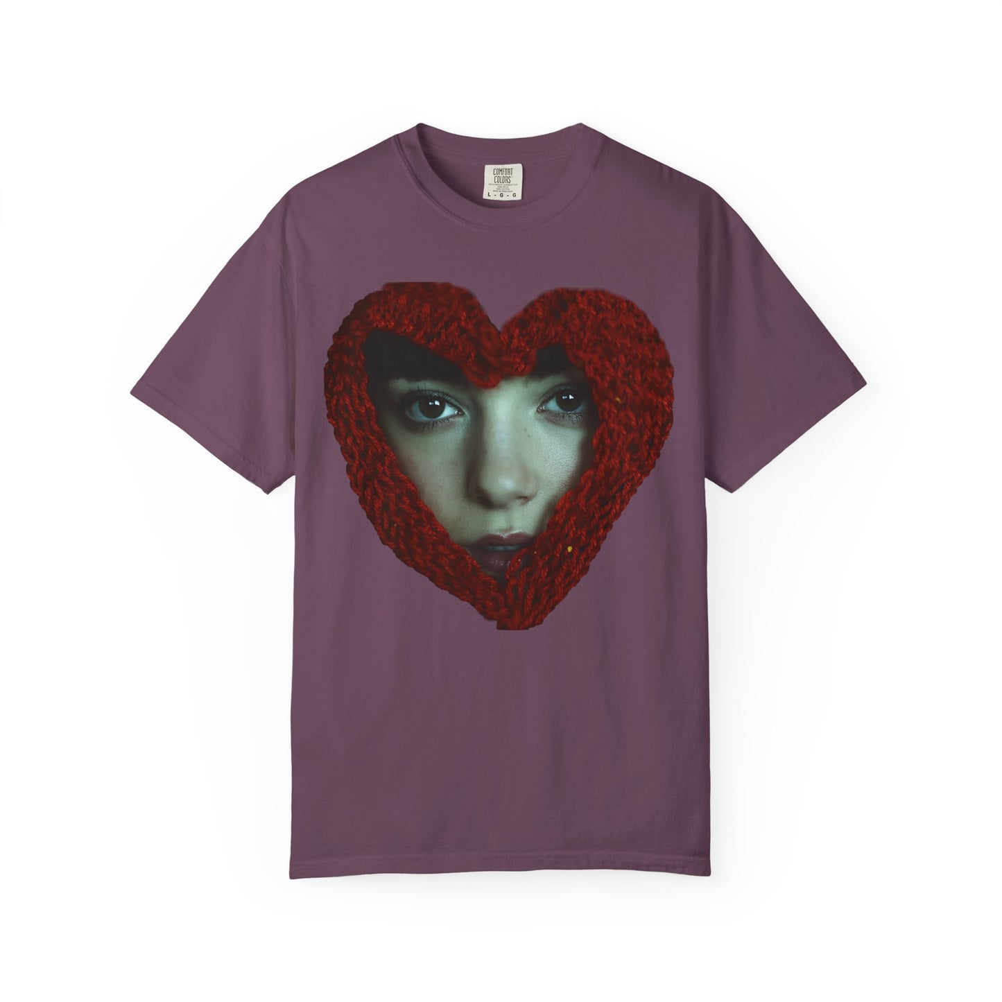 Chunky Knit Heart Scarf Portrait T-Shirt – Vintage 1717 Fit