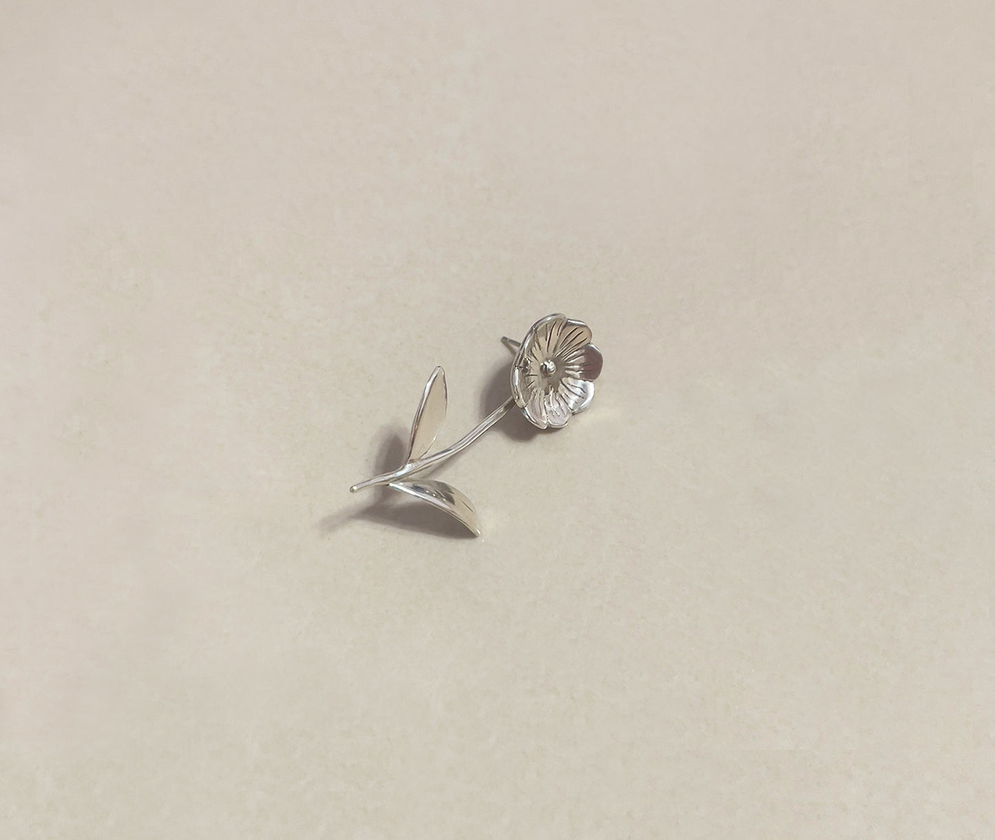 Minimal Blossom Stem Earrings in 925 Sterling Silver