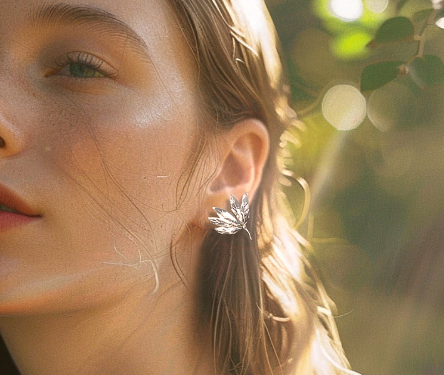 Leaf Cluster earrings in 925 silver - macro shot showing fine engraved details and polished finish | HELIGRAE botanical collection