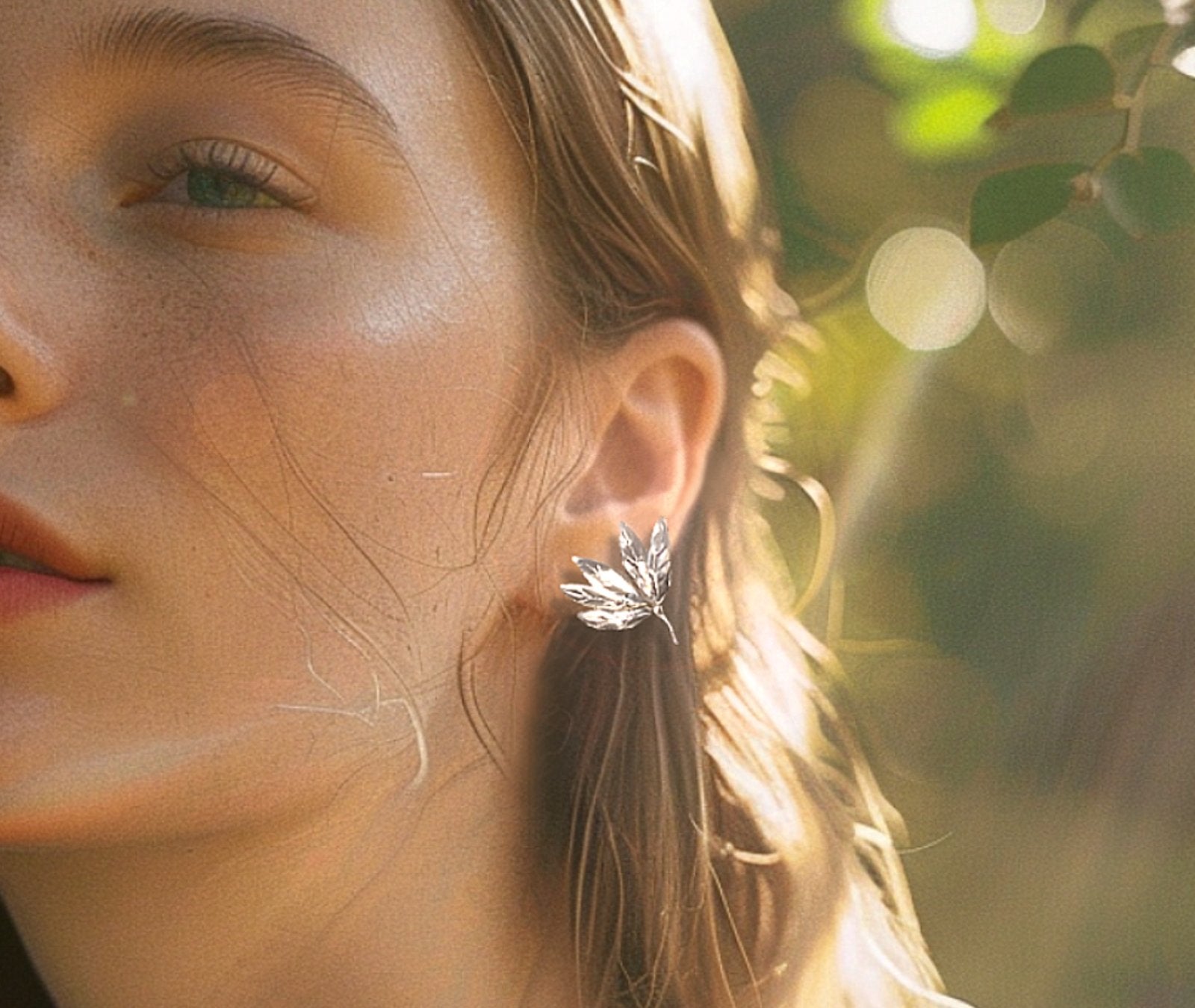 Leaf Cluster earrings in 925 silver - macro shot showing fine engraved details and polished finish | HELIGRAE botanical collection