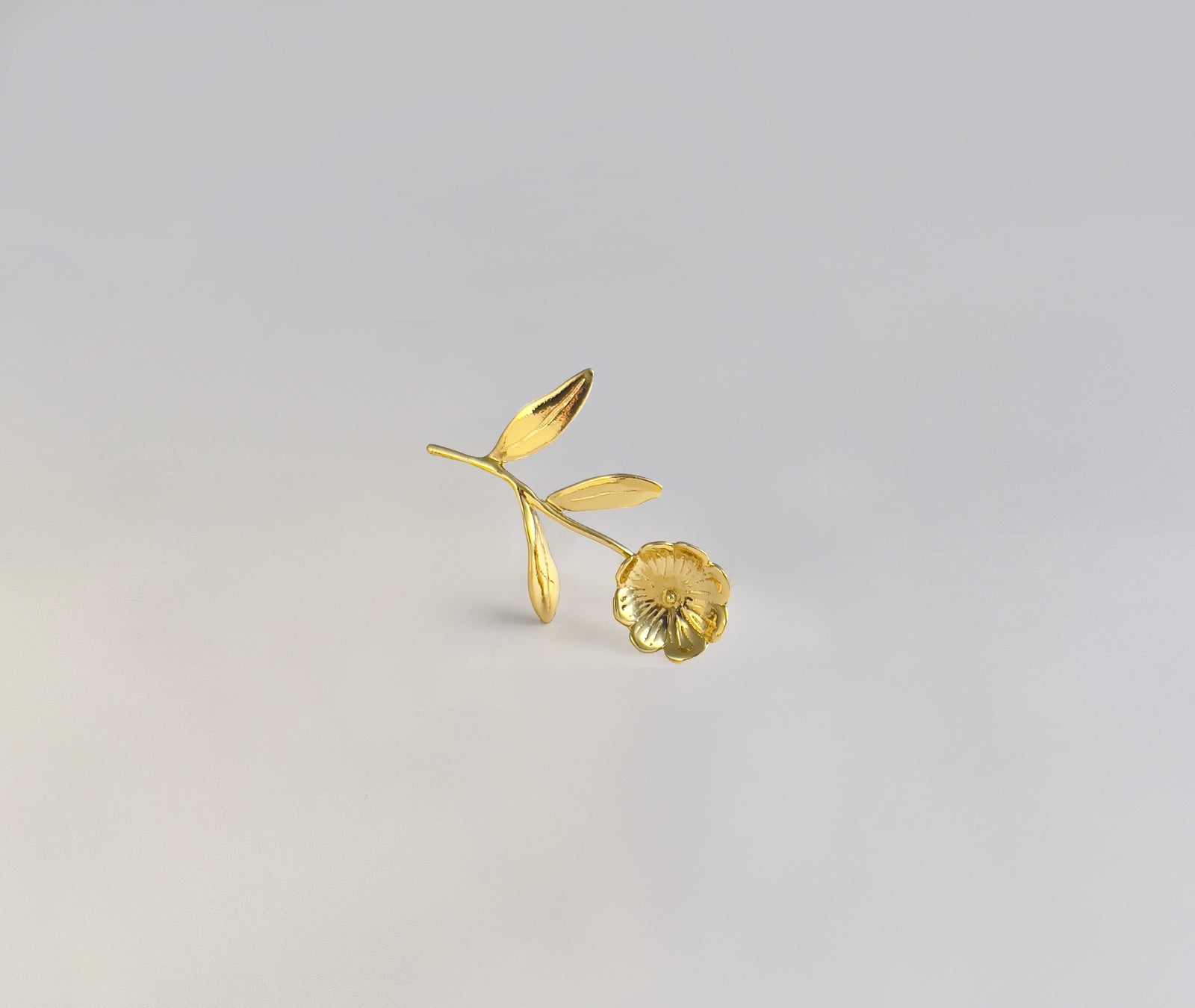 Sculptural flower earrings in gold - detailed petal texture