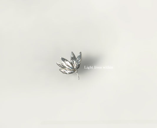 Leaf Cluster earrings in 925 sterling silver - five-leaf botanical design with sculptural depth | HELIGRAE 2026 Collection No. 01