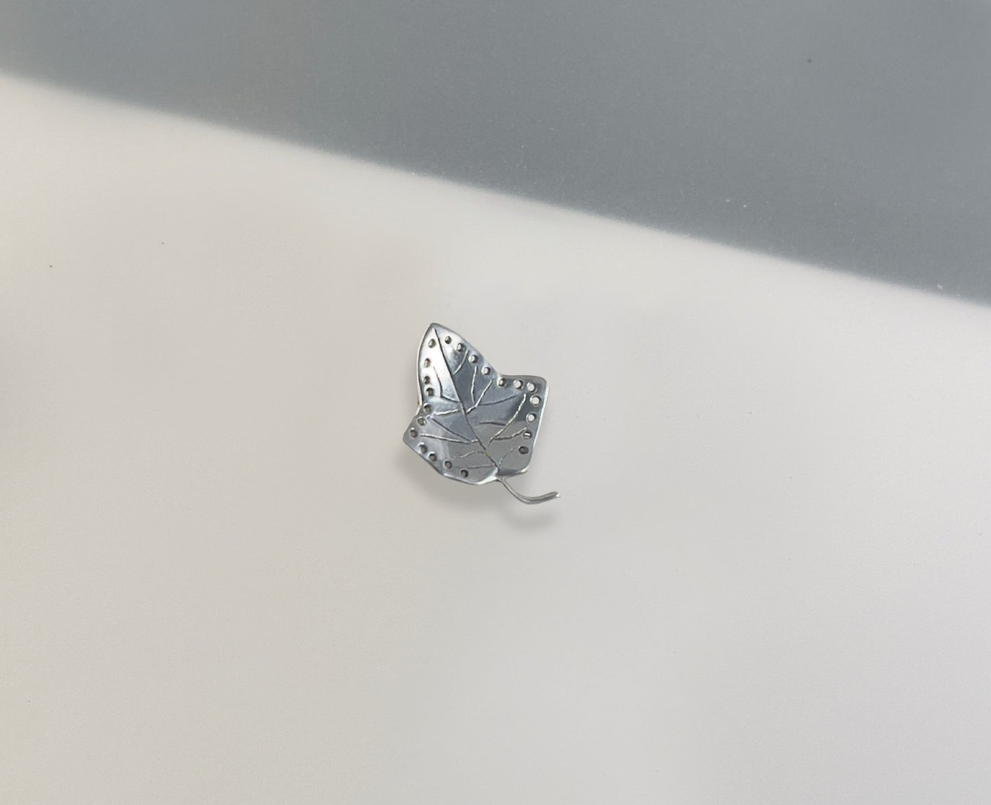 Minimal Star Leaf Stud Earrings in 925 Sterling Silver